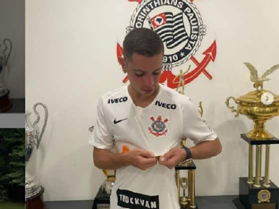 Imagem do artigo:Corinthians renova contrato com lateral-esquerdo de 18 anos