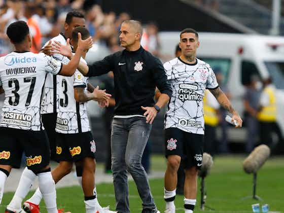 Imagem do artigo:Du Queiroz recebe elogios de Sylvinho após vitória do Corinthians: “muito feliz por ele”