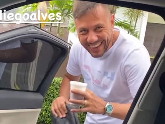 Imagem do artigo:Reis do Cafézinho! Diego Alves ‘pega carona’ com Filipe Luís e gasta a onda em rede social: “Salud, Queridão”