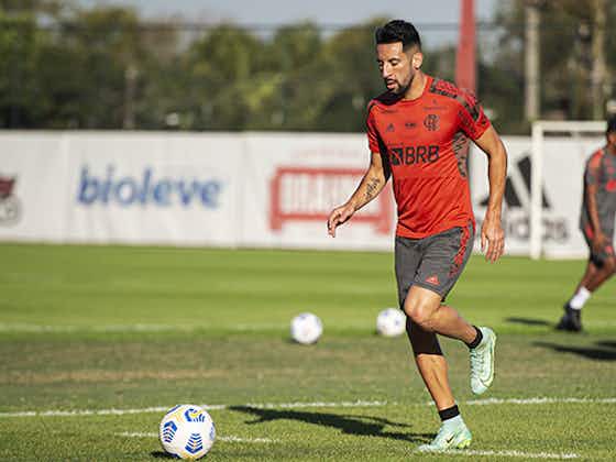 Imagem do artigo:Após ser poupado, Isla treina à parte com preparador físico do Flamengo