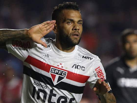 Imagem do artigo:Em enquete, quase 80% dos torcedores ‘aprovam’ contração de Daniel Alves pelo Flamengo