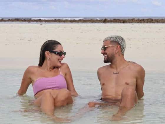 Imagem do artigo:Arrascaeta curte férias em praia paradisíaca com a namorada; veja fotos