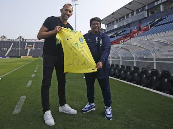 Imagem do artigo:Barcos visita treino e é presenteado com camisa da Seleção Brasileira