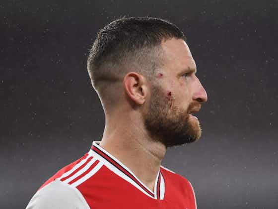 Article image:Ready to be sold, Shkodran Mustafi walking without crutches