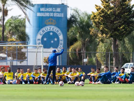 Imagem do artigo:Com atrasos salariais, jogadores do Cruzeiro não descartam greve