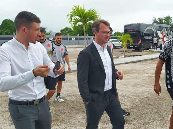 Imagem do artigo:Representantes do Genoa acompanham treino do Vasco e iniciam reuniões com departamento de futebol