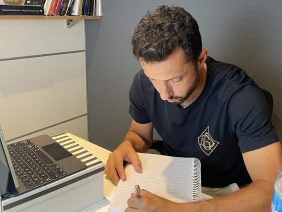 Imagem do artigo:Aos 40 anos, Nenê, do Vasco, faz curso para tirar licença de treinador e vai estudar para ser executivo: ‘Plano é seguir no futebol’