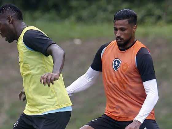 Imagem do artigo:Patrick de Paula treina com bola e se aproxima do retorno no Botafogo; Carlinhos e Del Piage também são novidades
