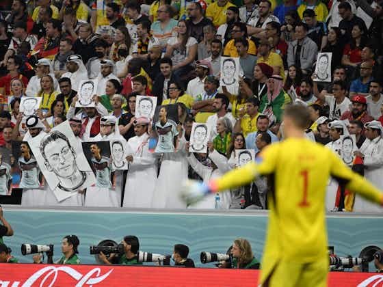 Imagem do artigo:Torcedores usam fotos de Özil para ironizar protesto da Alemanha no Qatar