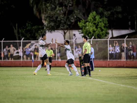 Gambar artikel:Promessa da base, Kaio Cesár celebra estreia pelo Coritiba: “Início de uma grande carreira”