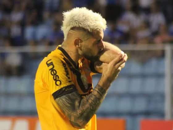 Imagem do artigo:Felipe Vizeu joga e marca gol após morte do pai: ‘Vou continuar dando alegrias a ele’