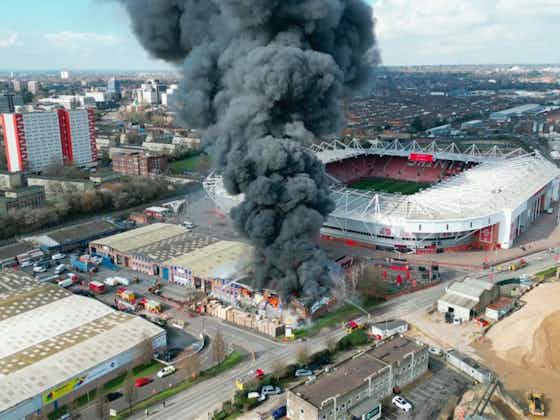 Imagem do artigo:Incêndio ao lado do estádio do Southampton causa adiamento de jogo da Championship