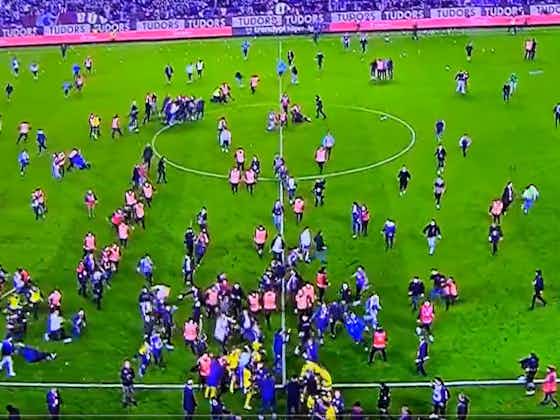 Immagine dell'articolo:📽️ Serata FOLLE a Trabzon: Fenerbahce aggredito in campo dai tifosi locali