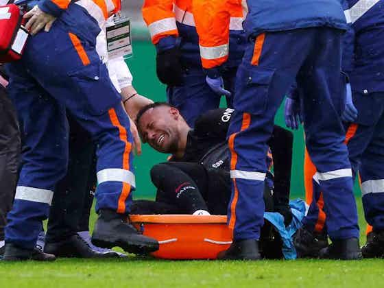 Imagen del artículo:¡Preocupante! Así salió Neymar del estadio tras dura lesión