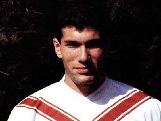 Image de l'article :Zinedine Zidane : « En 1992, quand je vais à Bordeaux, j’aurais pu signer à Marseille comme joueur. Mais on file aux Girondins de Rolland Courbis »
