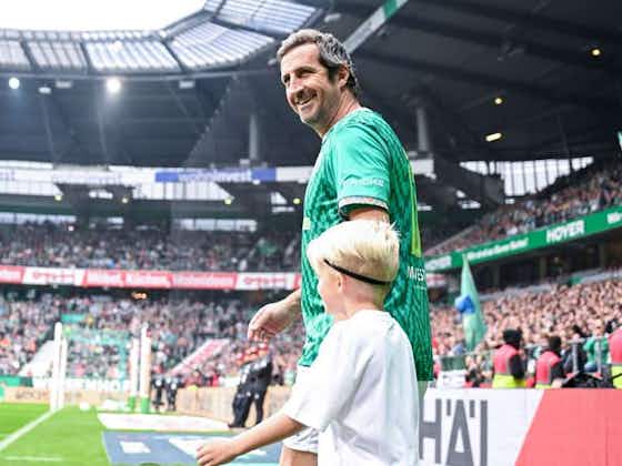 Image de l'article :Johan Micoud salué comme il se doit à Brême, à l’occasion du match d’adieu de Claudio Pizarro