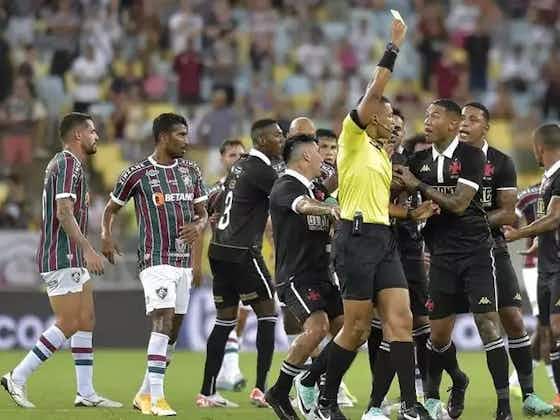 Imagem do artigo:Jogador do Vasco se revolta nas redes sociais após erros da arbitragem contra o Fluminense