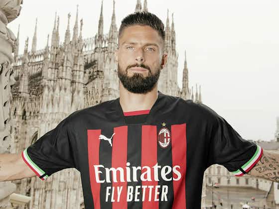 Imagem do artigo:Milan apresenta uniforme com o qual defenderá o título italiano: uma bela e clássica camisa rubro-negra