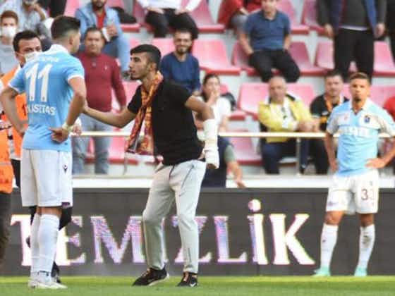 Artikelbild:Urteil in der Süper Lig: Zehn Monate Haft für Flitzer! Jedoch keine Vollstreckung