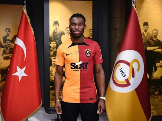 Artikelbild:Offiziell: Galatasaray leiht Sam Adekugbe von Hatayspor aus