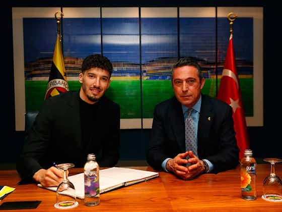 Artikelbild:Altay Bayındır unterschreibt für vier weitere Jahre bei Fenerbahçe