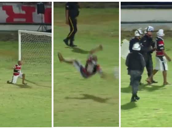 Article image:Video: Pitch invader hilariously tries to teach goalkeeper how to dive properly