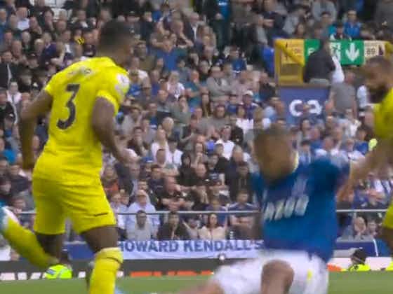 Article image:Video: Rondon receives Everton’s second red card of the game after ugly challenge