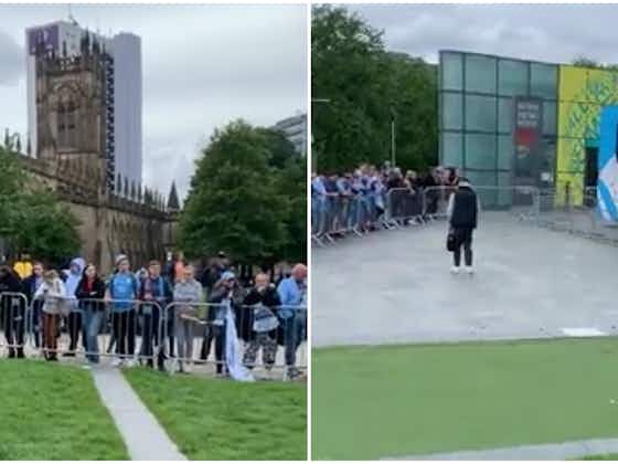 Article image:(Video) Embarrassing scenes as only a few Manchester City fans seen waiting for PL trophy parade an hour before buses set off