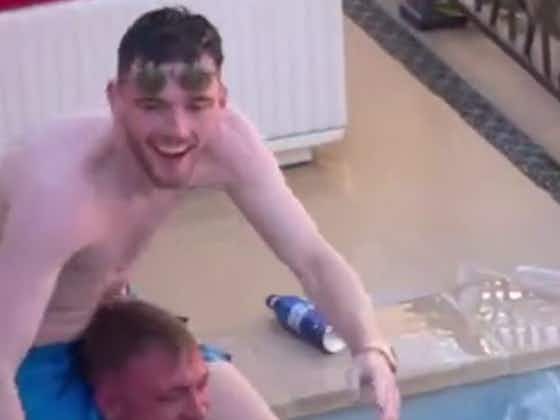 Article image:(Video) Andy Robertson spotted in a hotel pool with Jack Grealish as the pair enjoy the sun in Las Vegas party