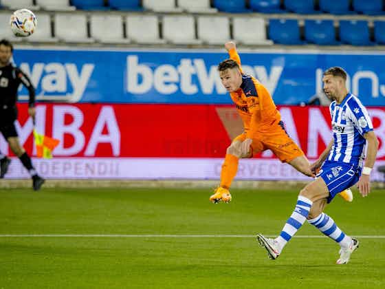 Article image:Valencia fight back to secure 2-2 La Liga draw at Alaves