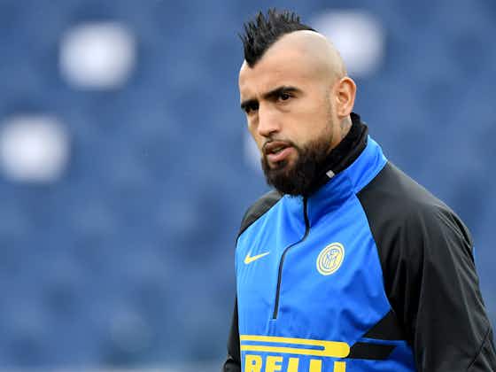 Article image:Watch: ex-Barcelona man Arturo Vidal enrages Inter supporters by kissing Juventus crest