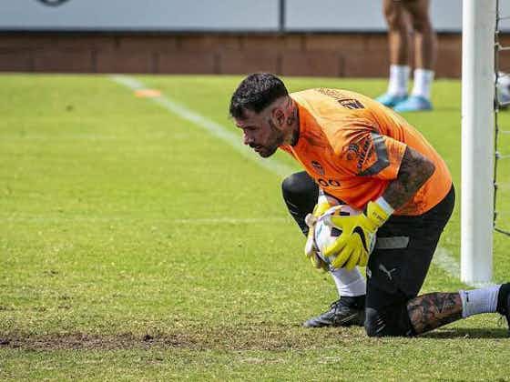 Article image:Valencia confirm goalkeeper signing following long-term absence