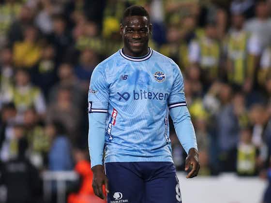 Article image:Watch: Balotelli jokingly ‘smokes’ on pitch after lighter thrown