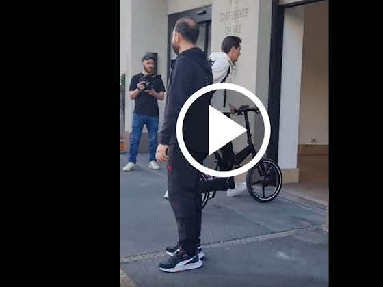 Article image:Watch: Tatarusanu arrives at the hotel on his bike ahead of Milan-Atalanta