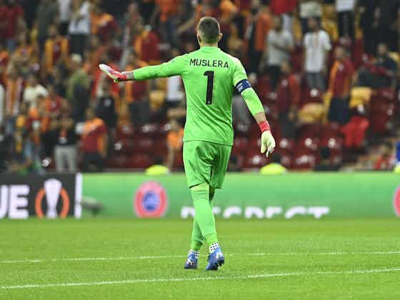 Article image:Galatasaray Goalkeeper Muslera Defends Lazio’s Strakosha Following Mistake