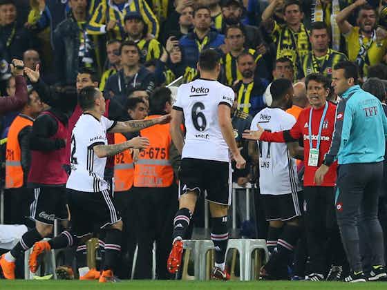 Imagen del artículo:Suspendido el Fenerbahçe - Besiktas después de que un objeto alcanzara a Senol Günes