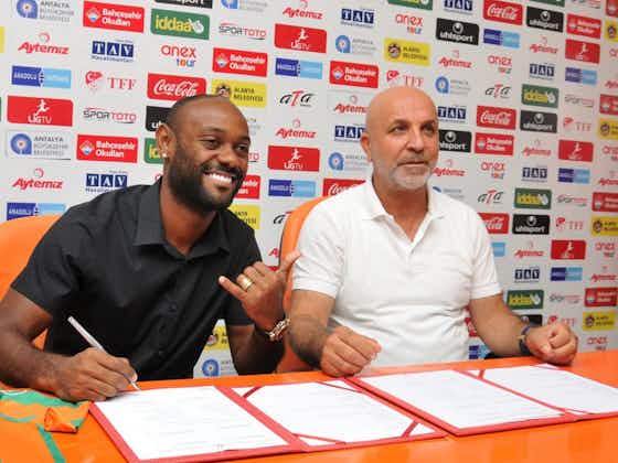 Imagem do artigo:Vagner Love renova contrato com clube turco até 2020