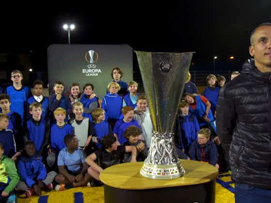 Immagine dell'articolo:Prima fermata: Merseyside - Una leggenda dell’Everton porta il trofeo della UEFA Europa League in Tour