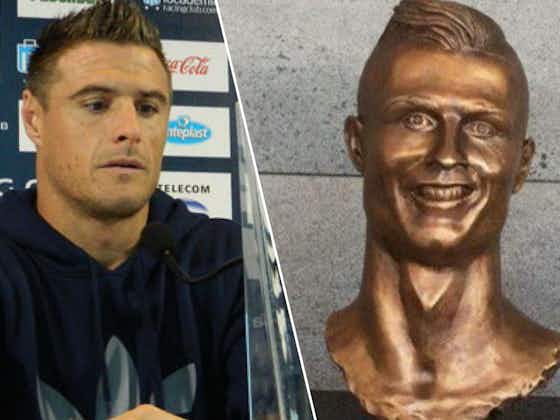 Gambar artikel:Pemain Argentina Ini Diejek Karena Mirip Patung Cristiano Ronaldo