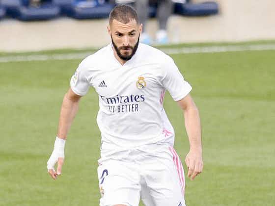 Article image:Real Madrid striker Karim Benzema moves up in record books with Elche brace