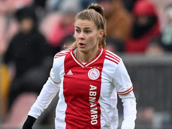 Article image:Arsenal sign Ajax & Netherlands midfielder Victoria Pelova
