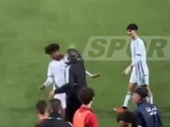 Imagen del artículo:Técnico de Argelia sub 20 golpea a sus jugadores en plena cancha