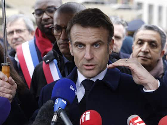 Imagen del artículo:Hacen túnel a presidente de Francia en cascarita y responde con “patadón”