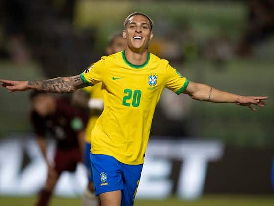 Imagem do artigo:Antony comemora gol em estreia pela Seleção e fala sobre disputa por posição: ‘Briga saudável’