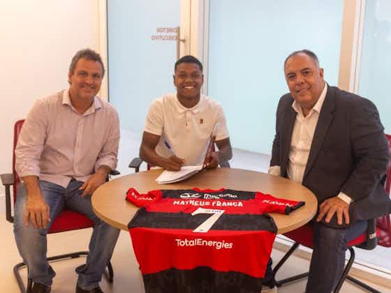 Imagem do artigo:Com multa recorde, Flamengo renova contrato com promessa do Sub-17