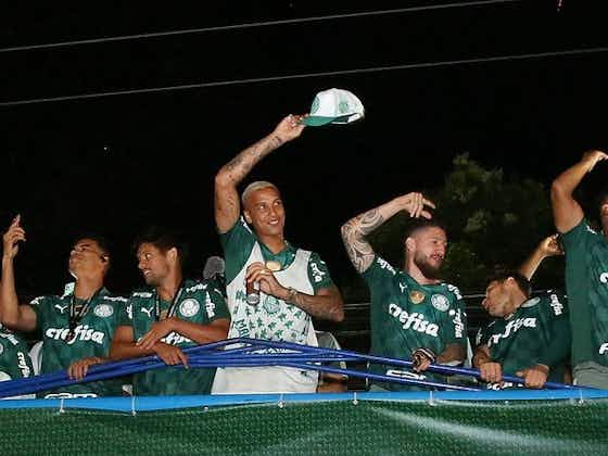 Imagem do artigo:Palmeiras chega a São Paulo. Herói do tri, Deyverson rouba a cena