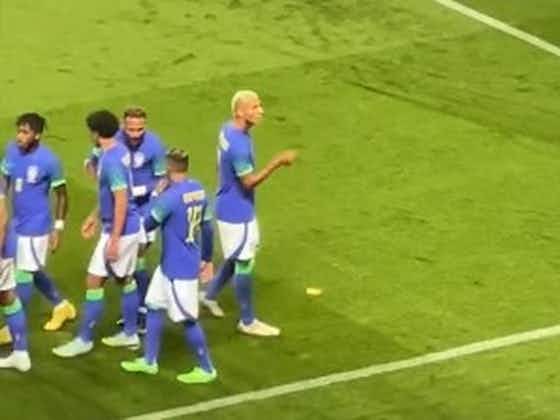 Imagem do artigo:Racismo: Torcedor da Tunísia joga banana em cima dos jogadores do Brasil