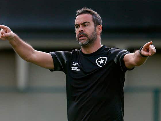 Imagem do artigo:Cobertor curto pressiona Artur Jorge a mudar o esquema tático do Botafogo