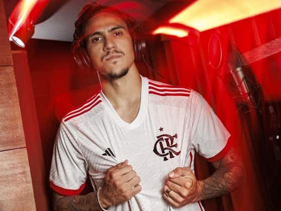 Imagem do artigo:Flamengo apresenta nova camisa reserva para 2024; veja fotos