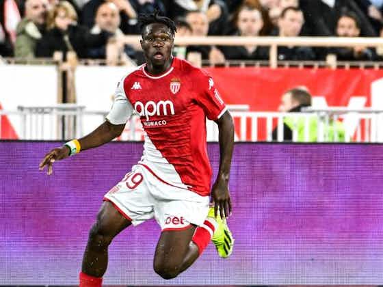 Image de l'article :Monaco - PSG : la réaction hallucinée d’un ramasseur de balle sur le sombrero de Singo
